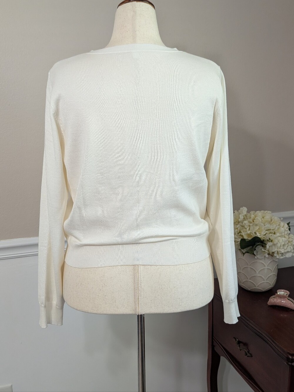 Ivory Cardigan Size XL - Picture 2 of 4